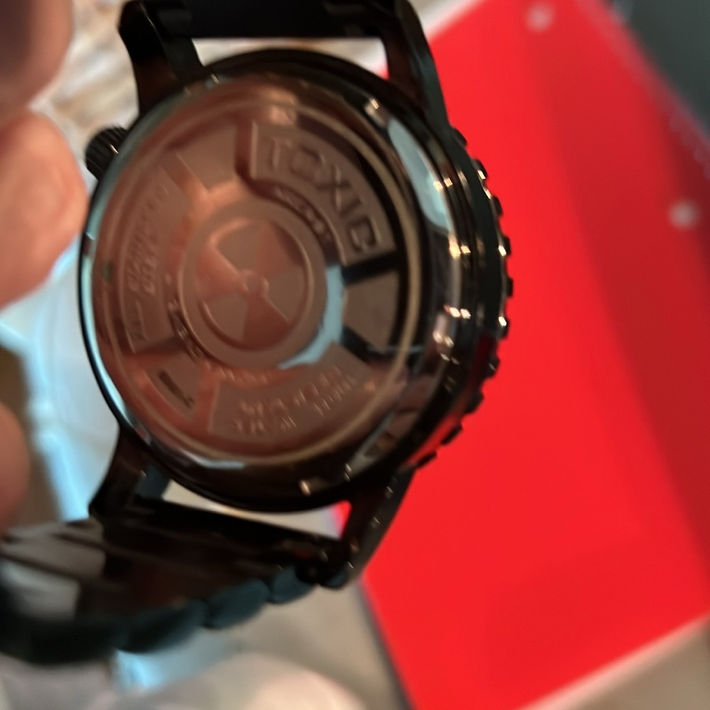 Toxic Watch - Picture 5 of 5